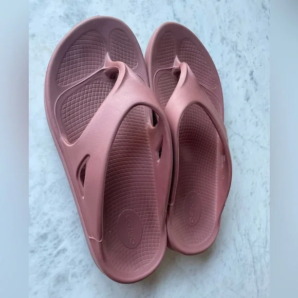Unisex Oofos Sandal Thong M12/W14 OOFOS Unisex OOriginal Sport Thong Recovery Sandals - Free  main image 3